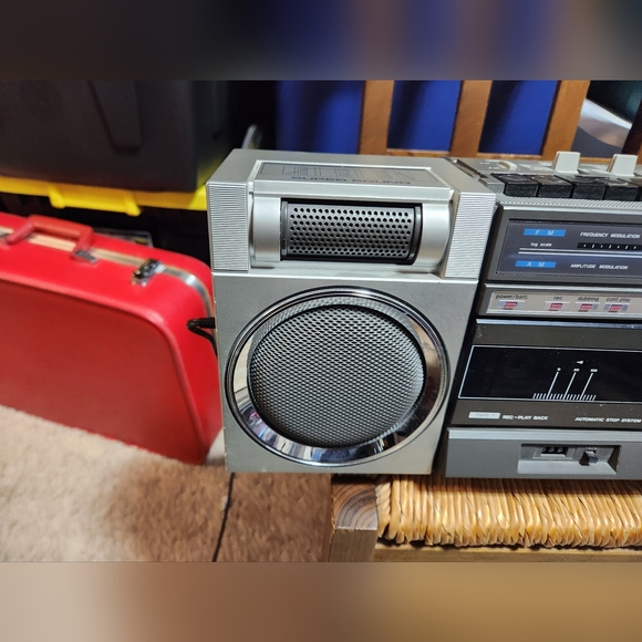 VINTAGE MONTGOMERY WARD BOOMBOX - Picture 10 of 16